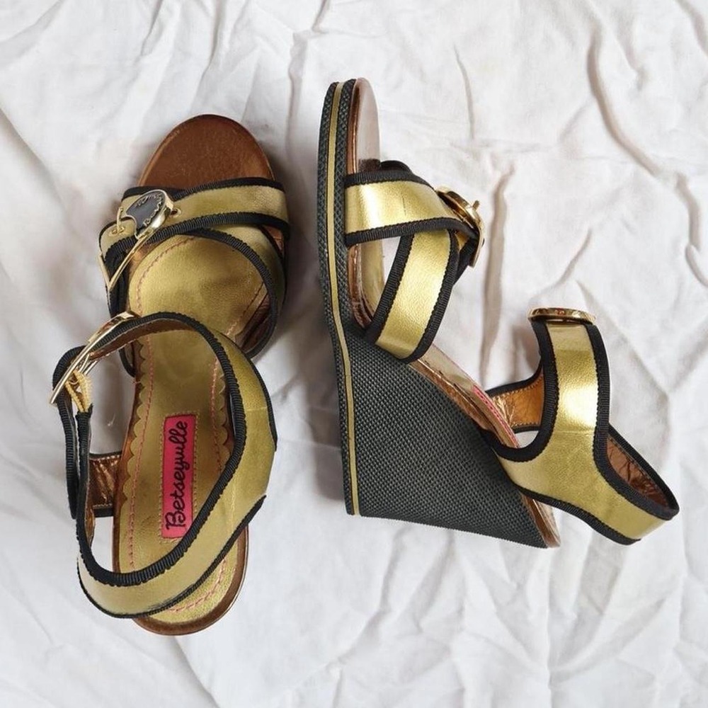 Betsey Johnson Y2K gold and black Wedge Heels